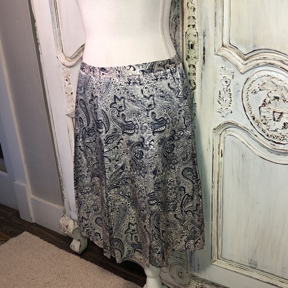 J. Crew 100% Silk Cream and Navy Paisley Print Classic Pleated Skirt Size 4 - Picture 3 of 9